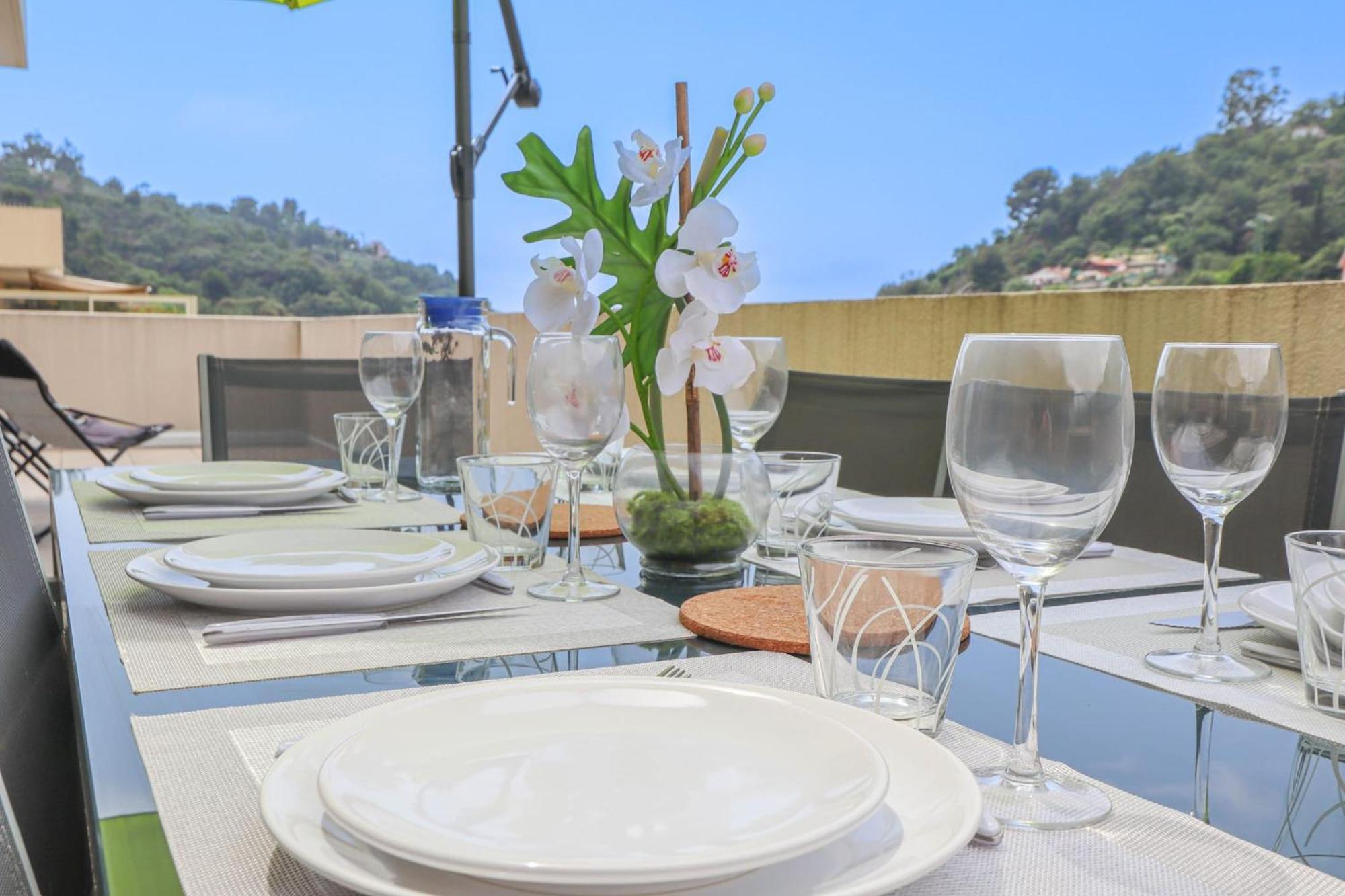 Spacieux Rooftop Parking, Terrasse Ensoleillee Menton Extérieur photo